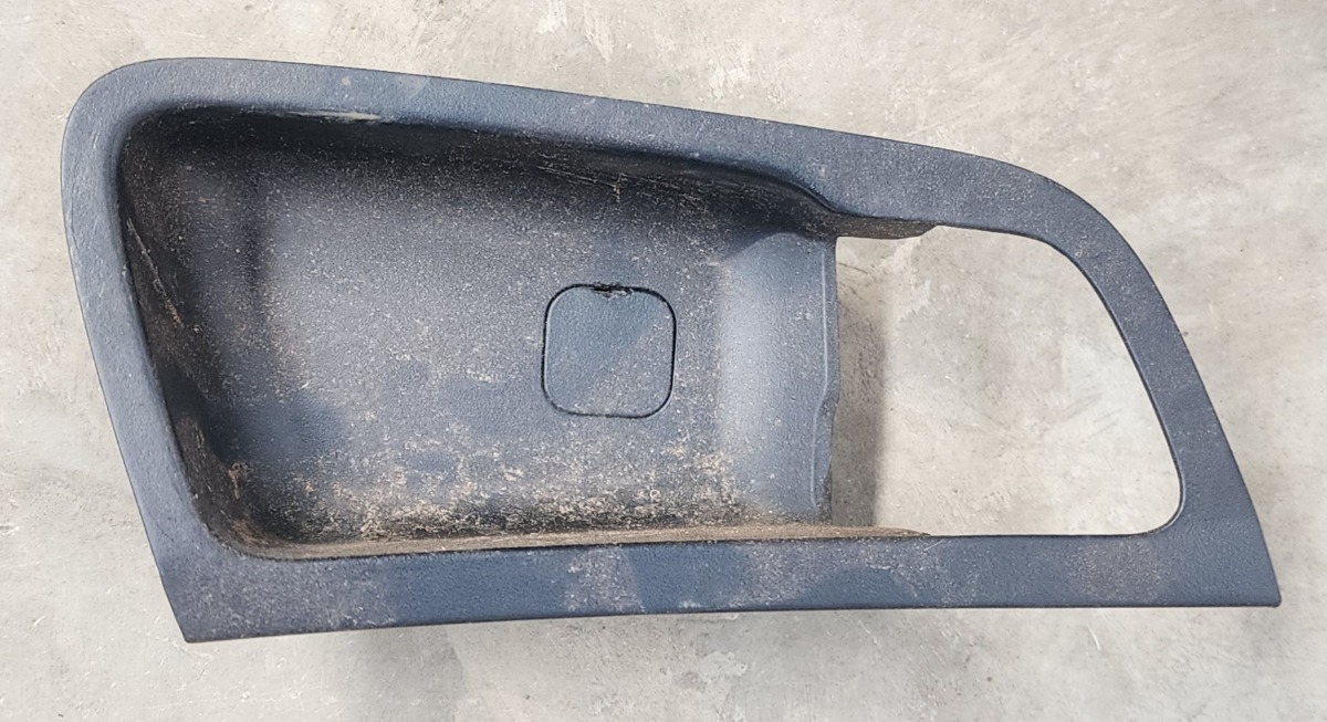 I30 INTERRIOR DOOR HANDLE TRIM  RIGHT
