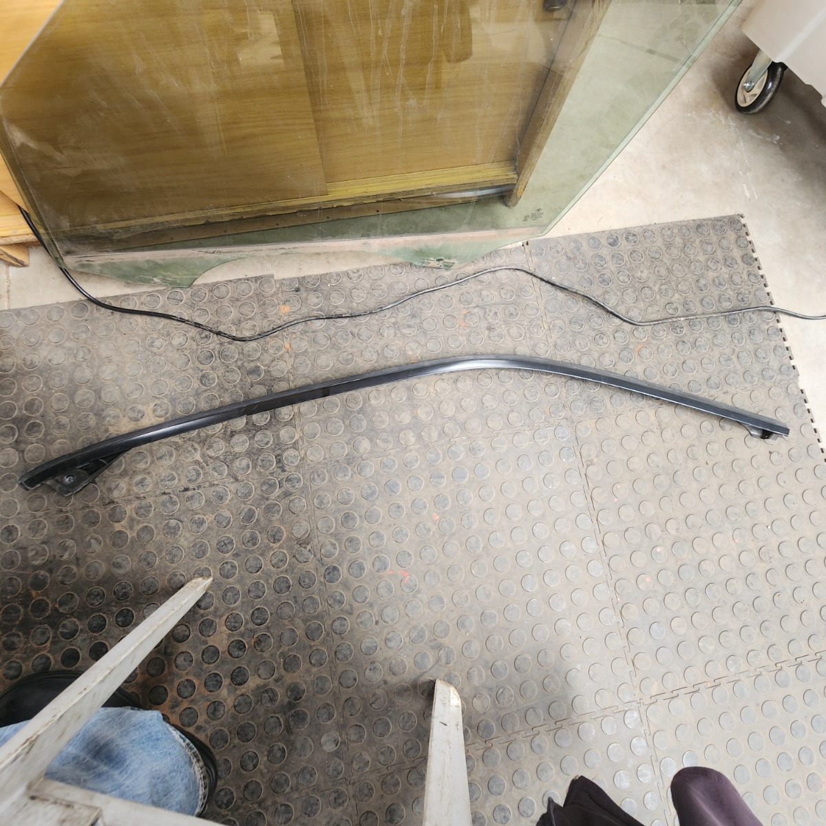 X5 E70 LEFT FRONT DOOR UPPER BEAD