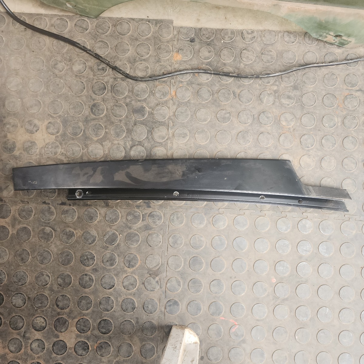 X5 E70 LEFT FRONT DOOR BLACKOUT