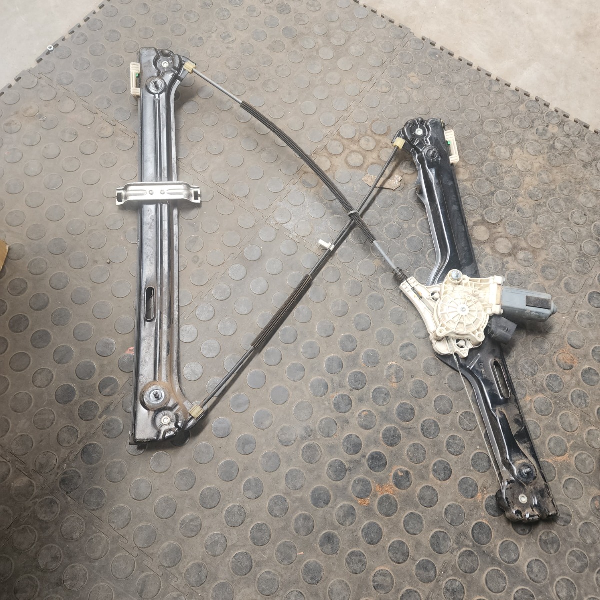 X5 E70 LEFT FRONT WINDOW MECH