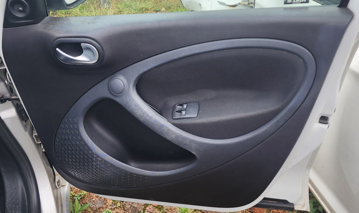 4FOUR RIGHT FRONT DOOR PANEL