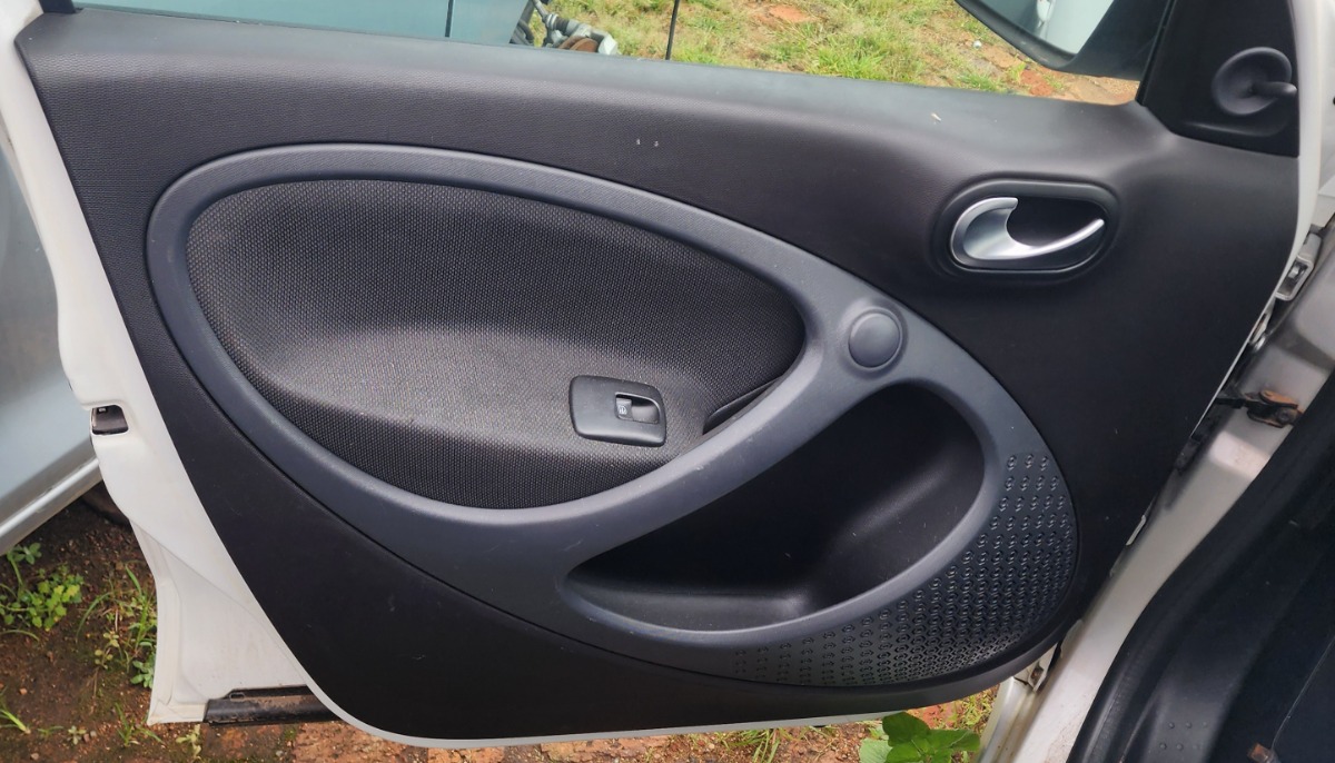 4FOUR LEFT FRONT DOOR PANEL