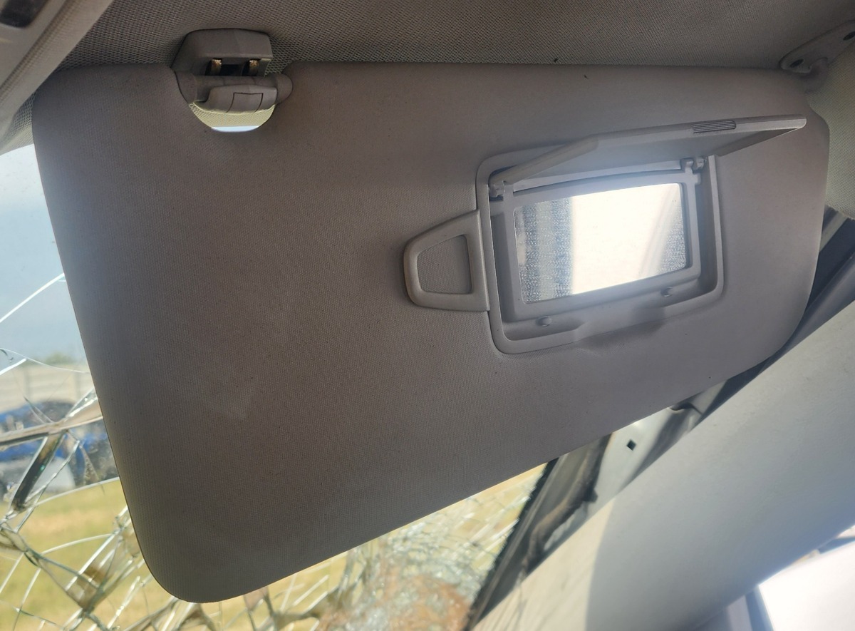 W447 RIGHT SUN VISOR