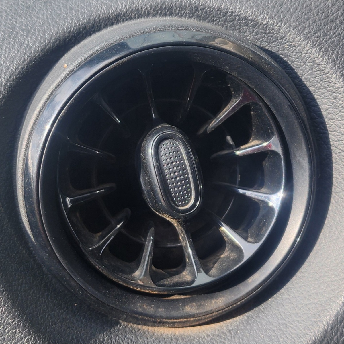 W447 LEFT DASH VENT