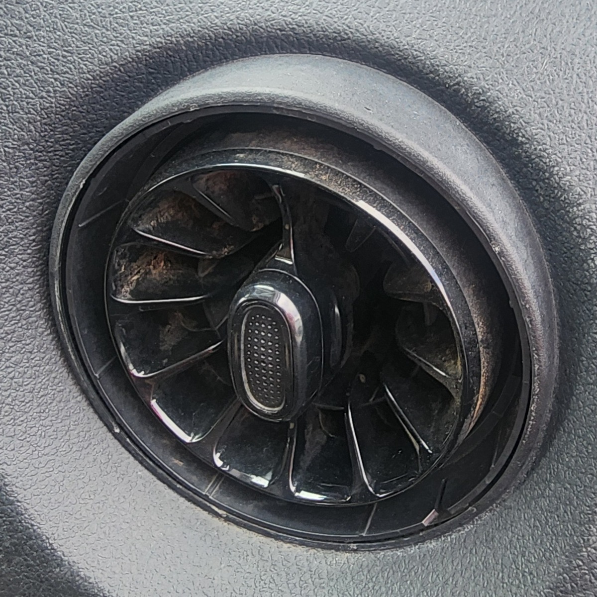 W447 RIGHT DASH VENT