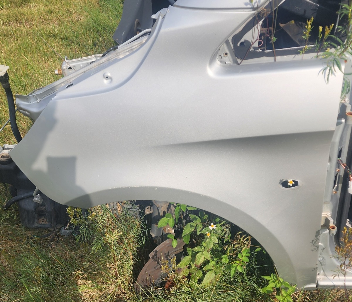 W447 LEFT FENDER FRONT
