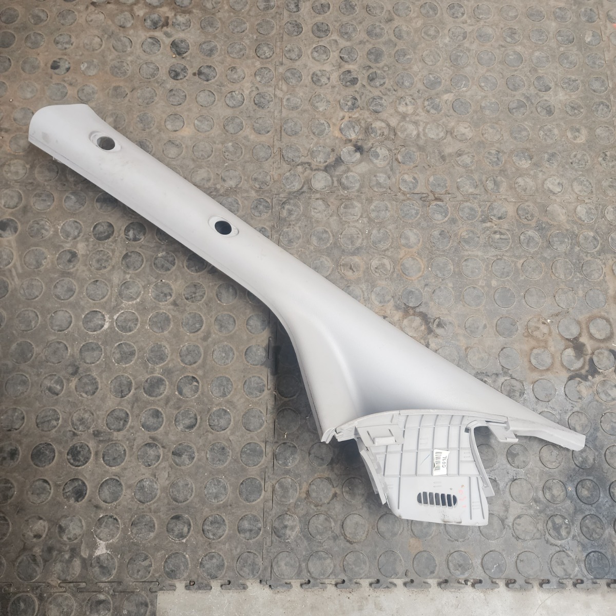H-1 LEFT A-PILLAR TRIM