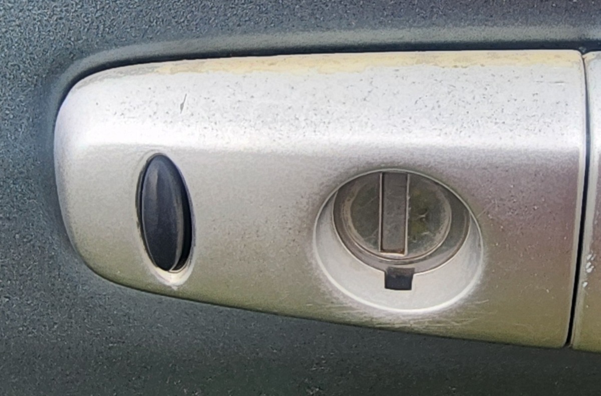 OUTLANDER RIGHT FRONT HANDLE END PIECE