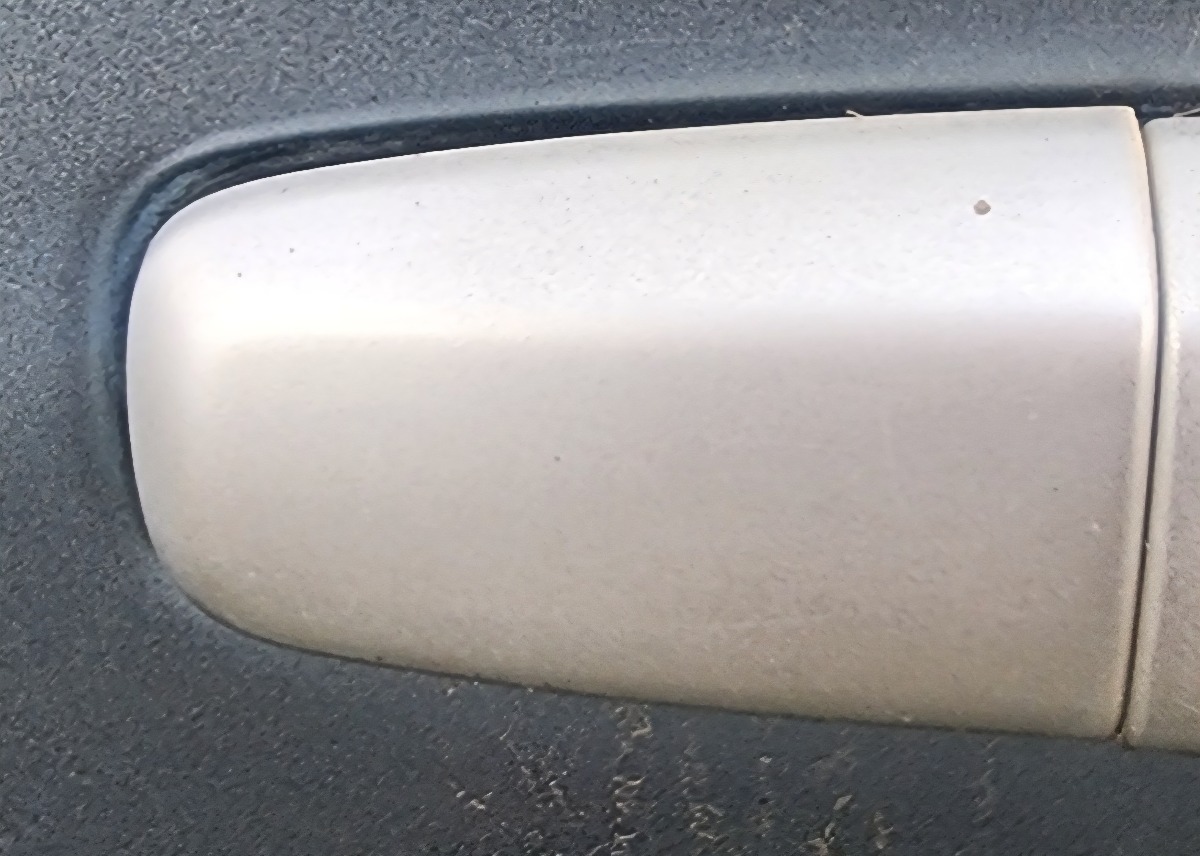 OUTLANDER RIGHT REAR HANDLE END PIECE