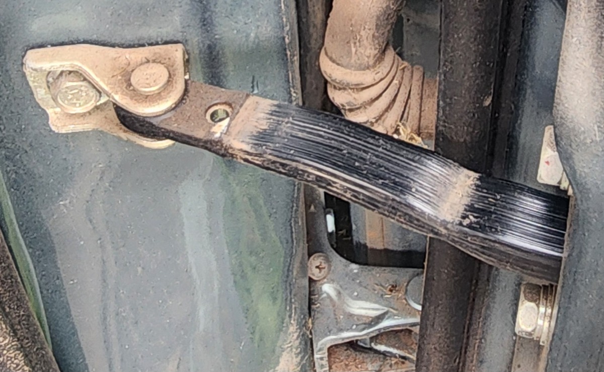 OUTLANDER RIGHT REAR DOOR STOP