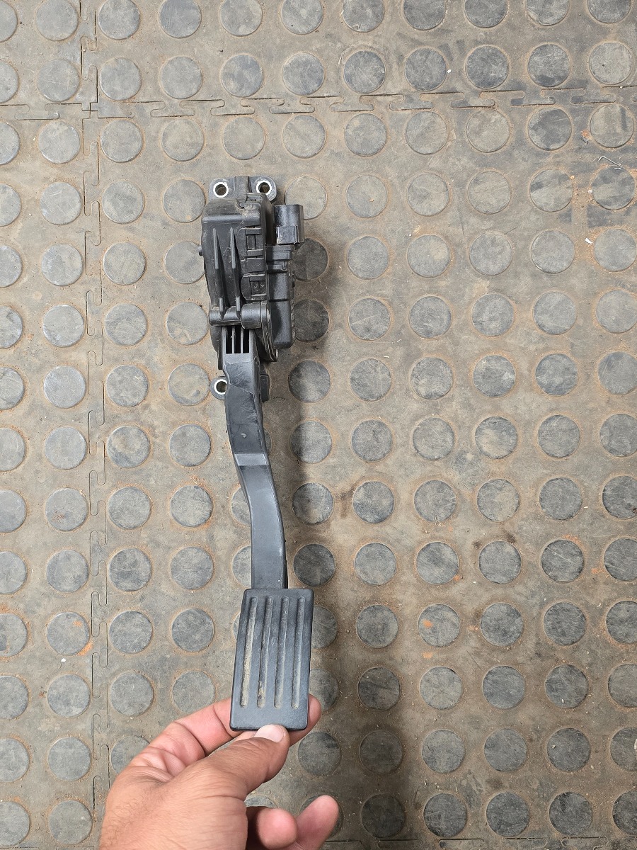 S40 ACCELERATOR PEDAL