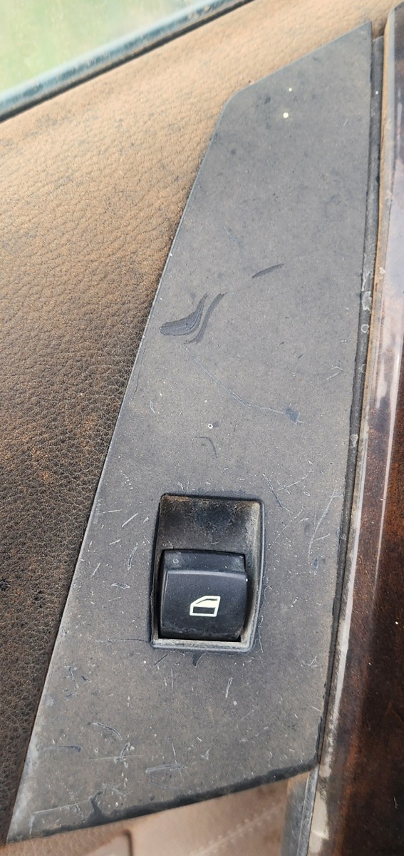 E60 LEFT REAR WINDOW SWITCH