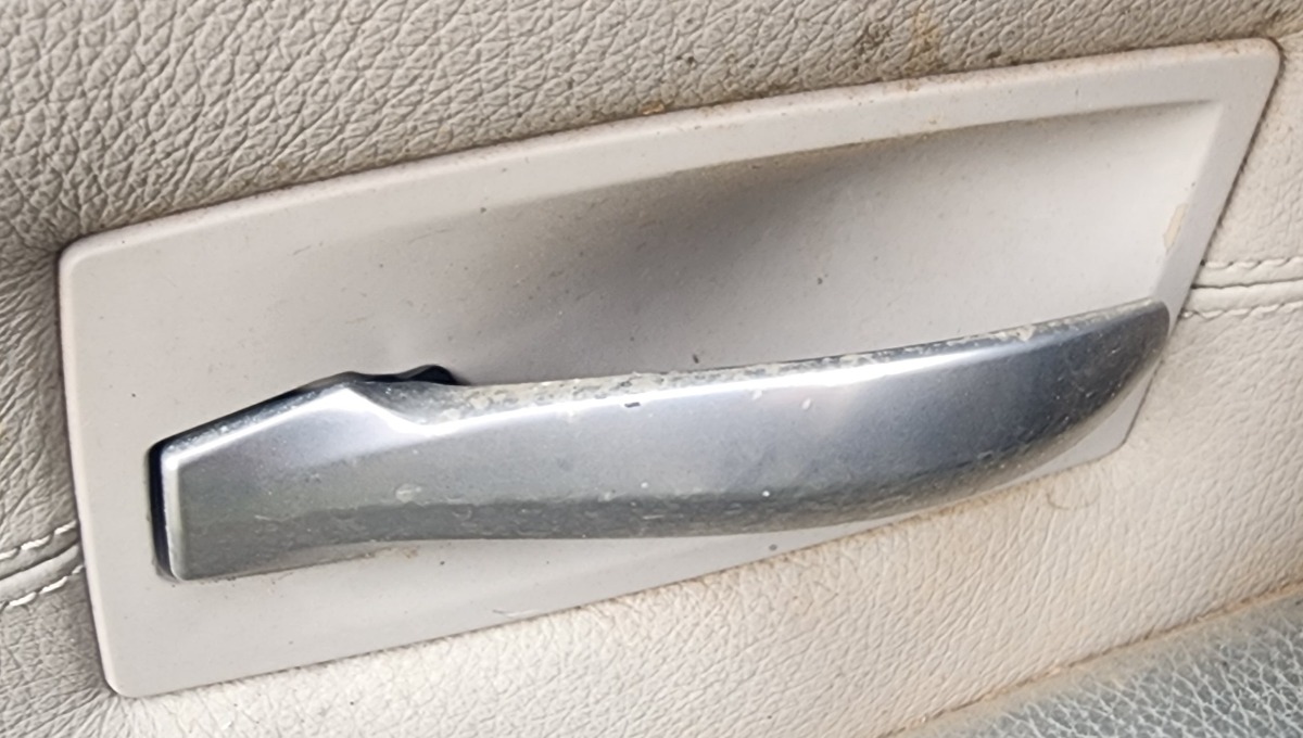 E60 LEFT REAR INNER HANDLE