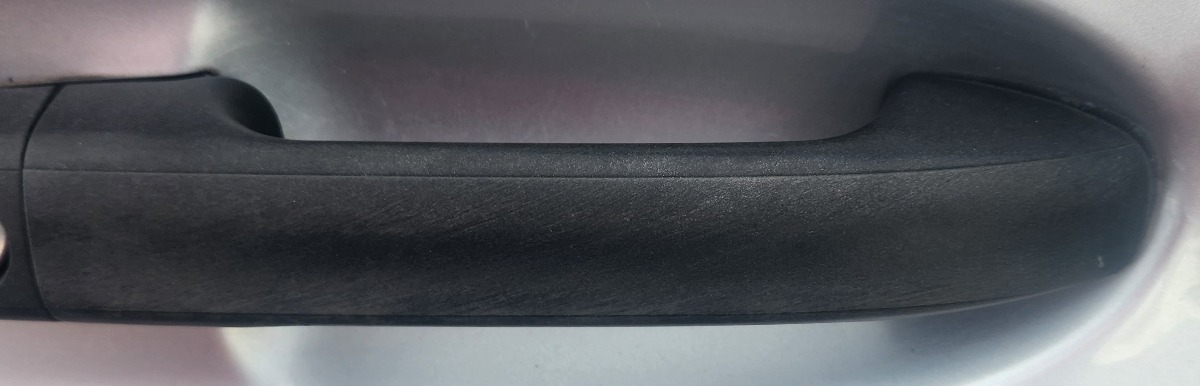 W447 RIGHT FRONT HANDLE