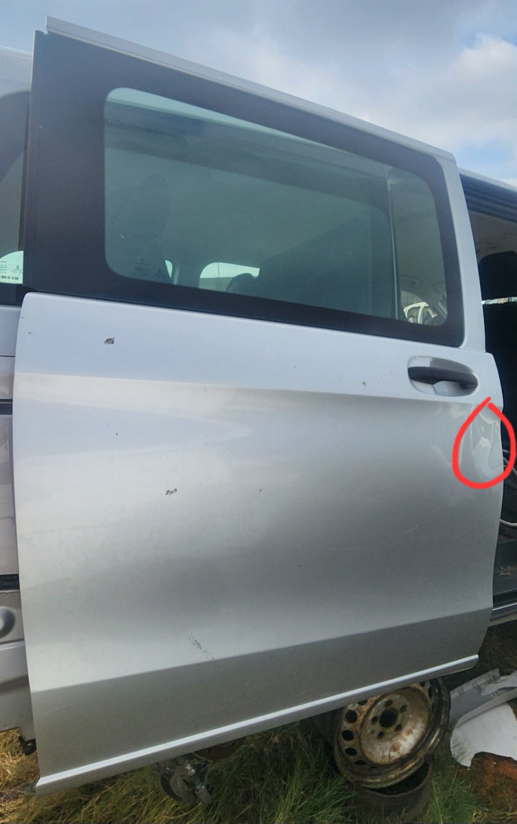 W447 RIGHT SLIDING DOOR (SHELL)