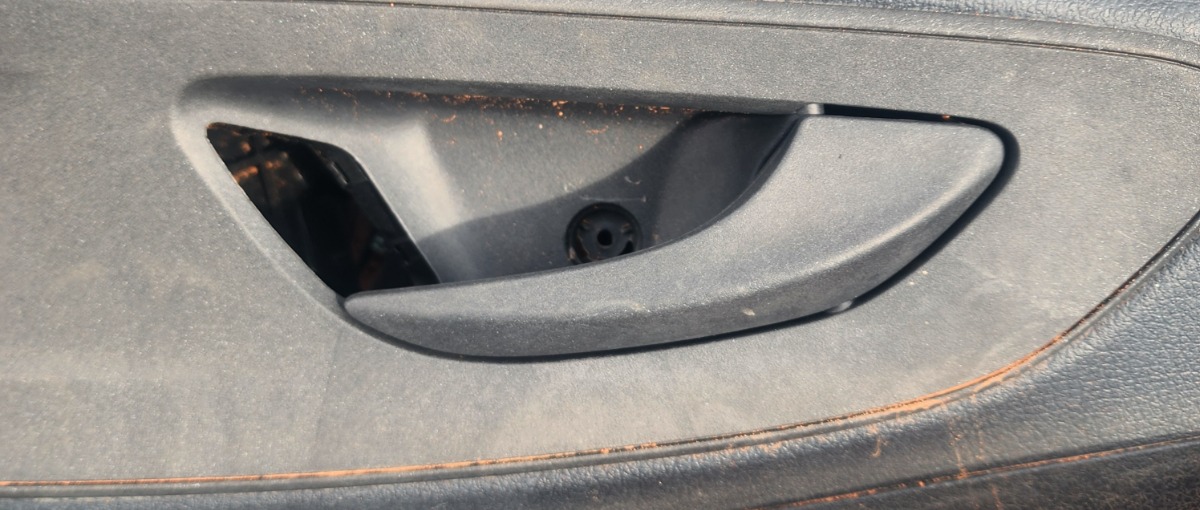 W447 RIGHT FRONT INNER HANDLE