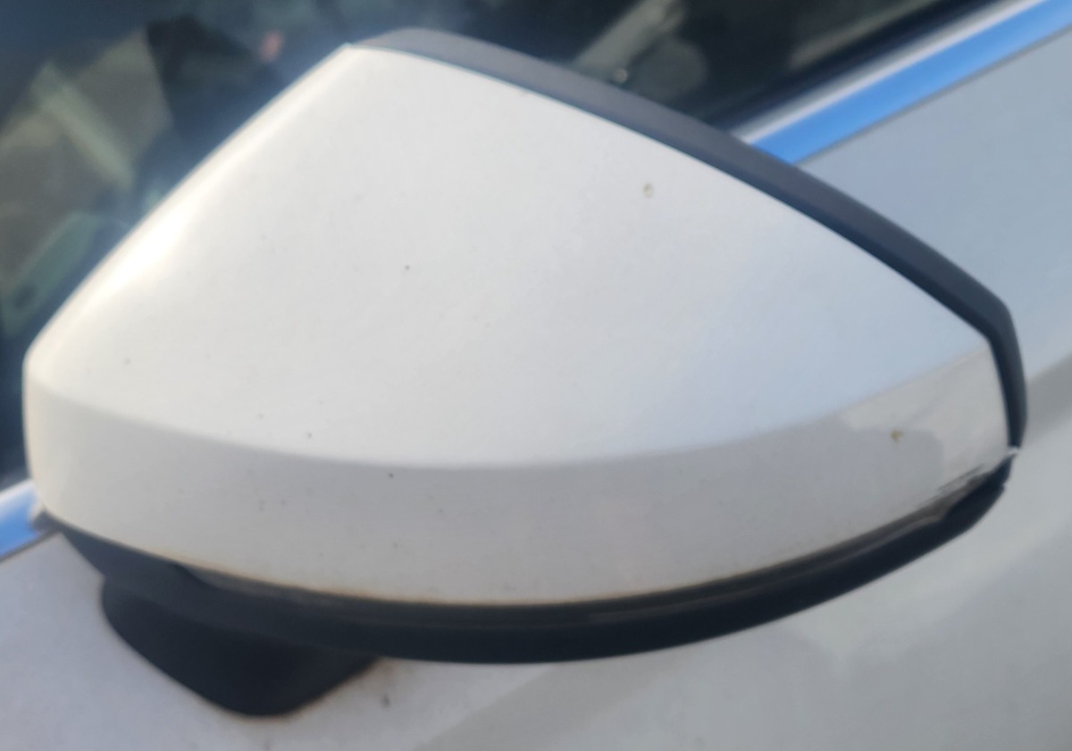 A3 LEFT MIRROR (DAMAGED)