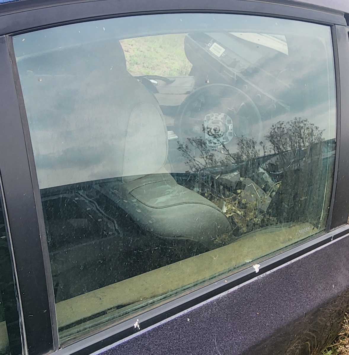 E60 RIGHT REAR DOOR GLASS