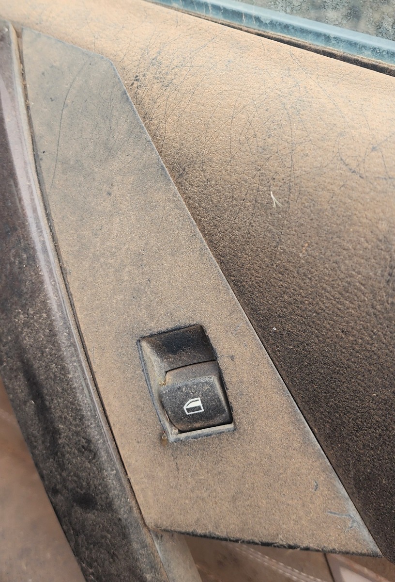 E60 RIGHT REAR WINDOW SWITCH