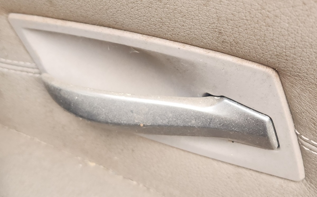 E60 RIGHT REAR INNER HANDLE