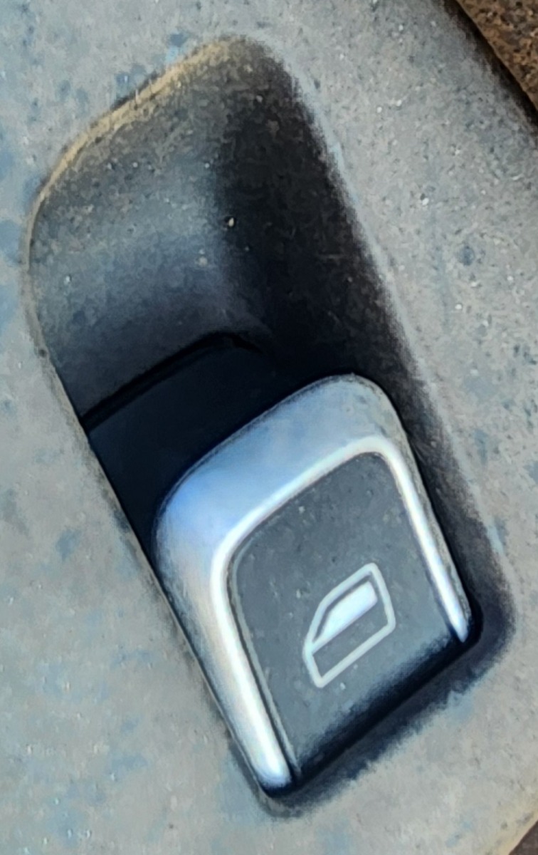 A4 B8 RIGHT REAR WINDOW SWITCH