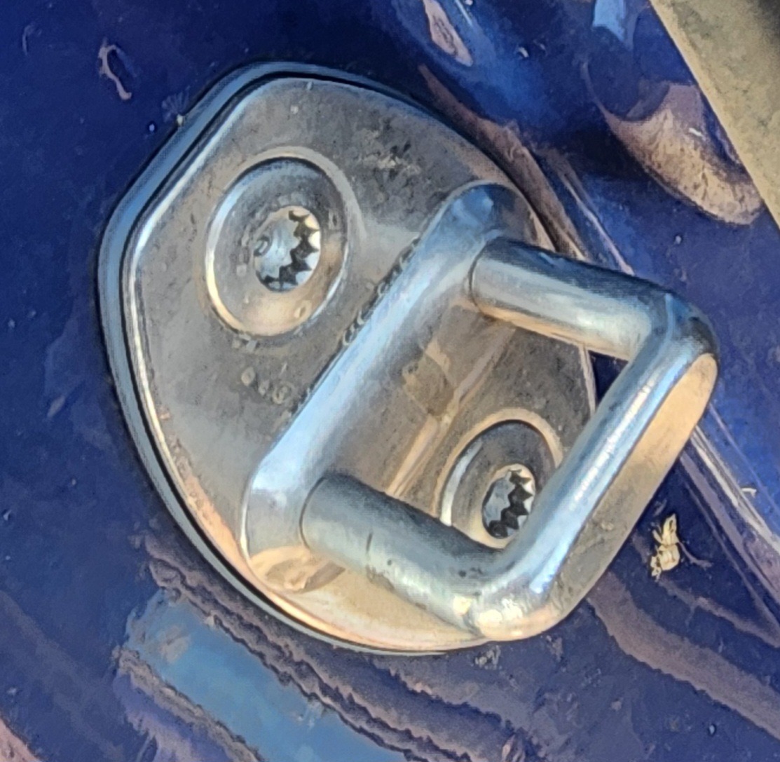 A4 B8 RIGHT FRONT DOOR STRIKER