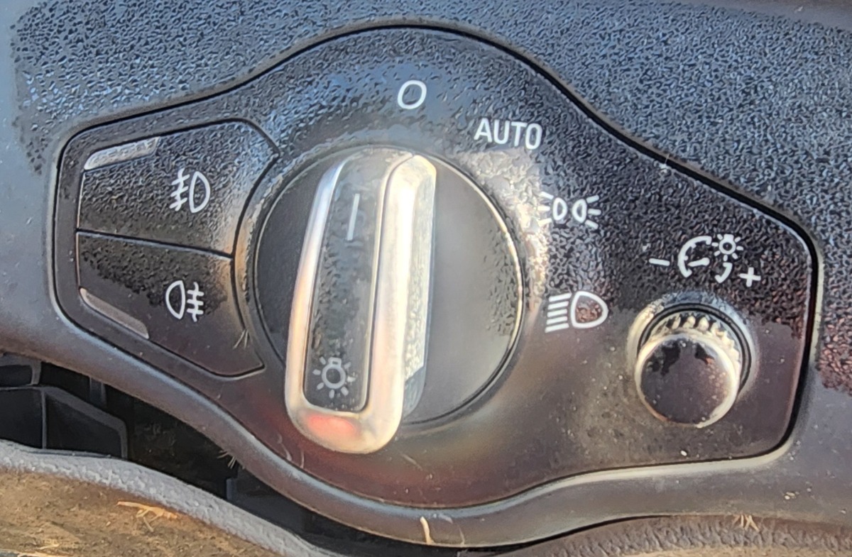 A4 B8 LIGHT SWITCH