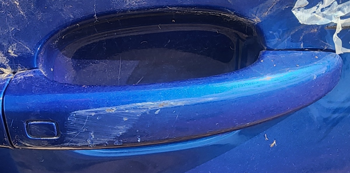 A4 B8 RIGHT FRONT HANDLE