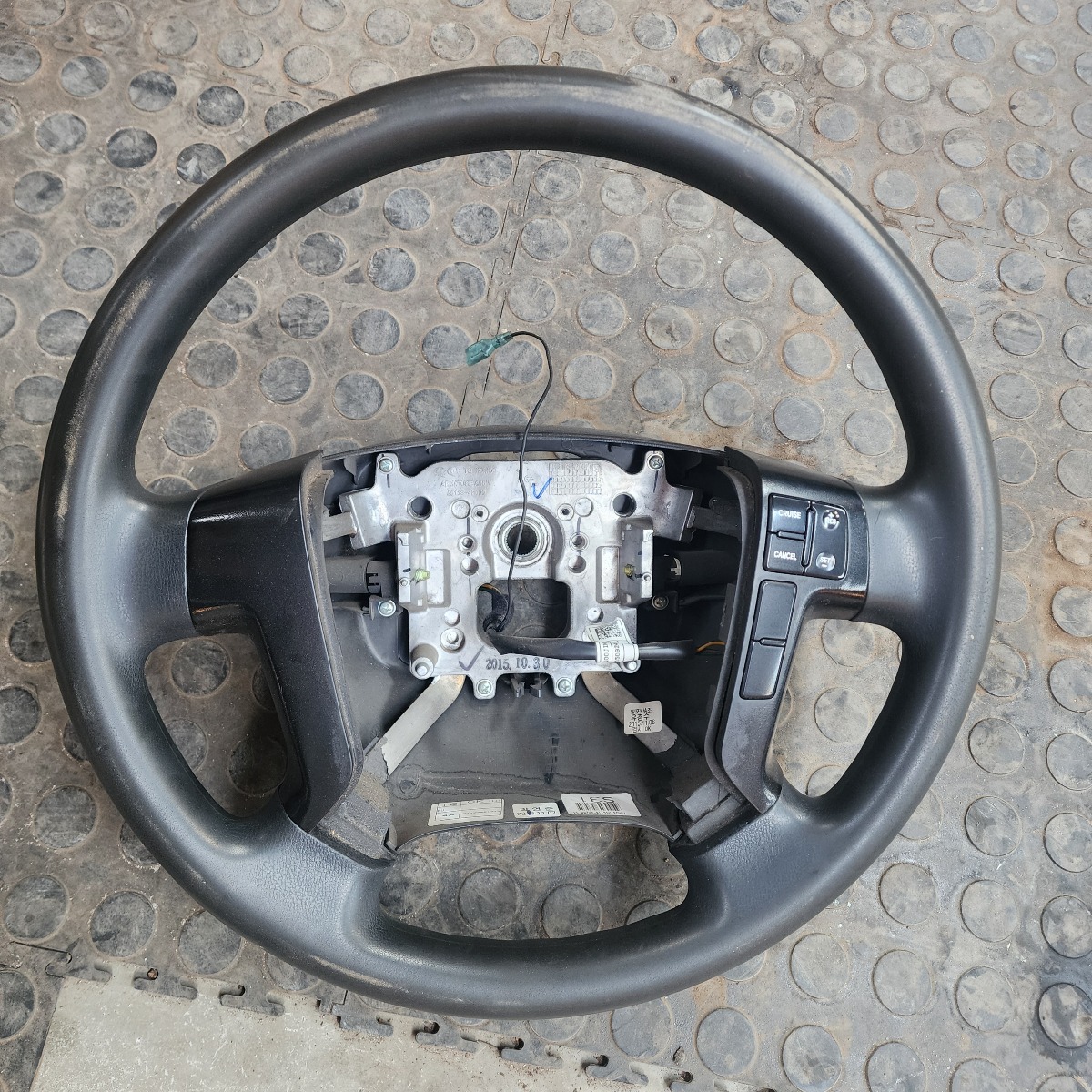 H-1 STEERING WHEEL