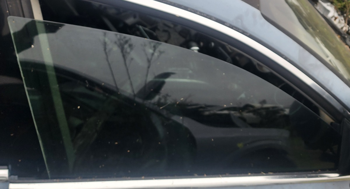 A5 RIGHT FRONT DOOR GLASS