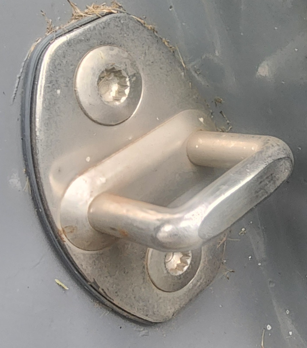 A5 RIGHT FRONT DOOR STRIKER