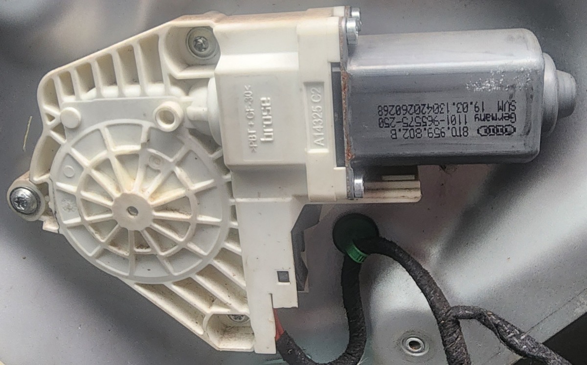 A5 RIGHT FRONT DOOR MODULE