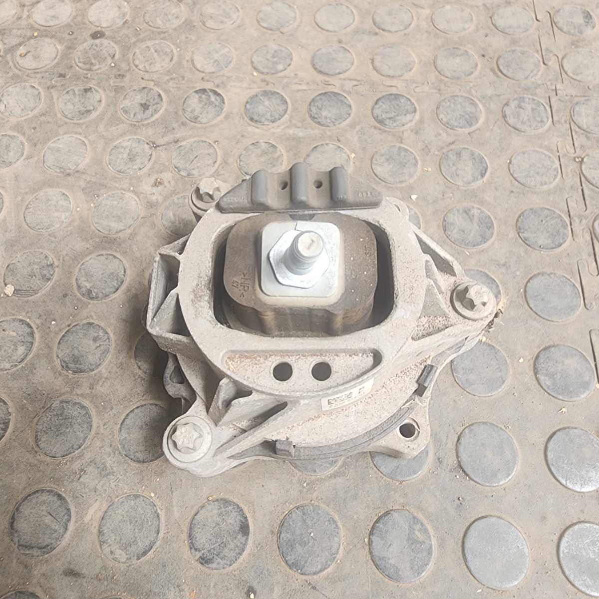 F22 RIGHT ENGINE MOUNTING