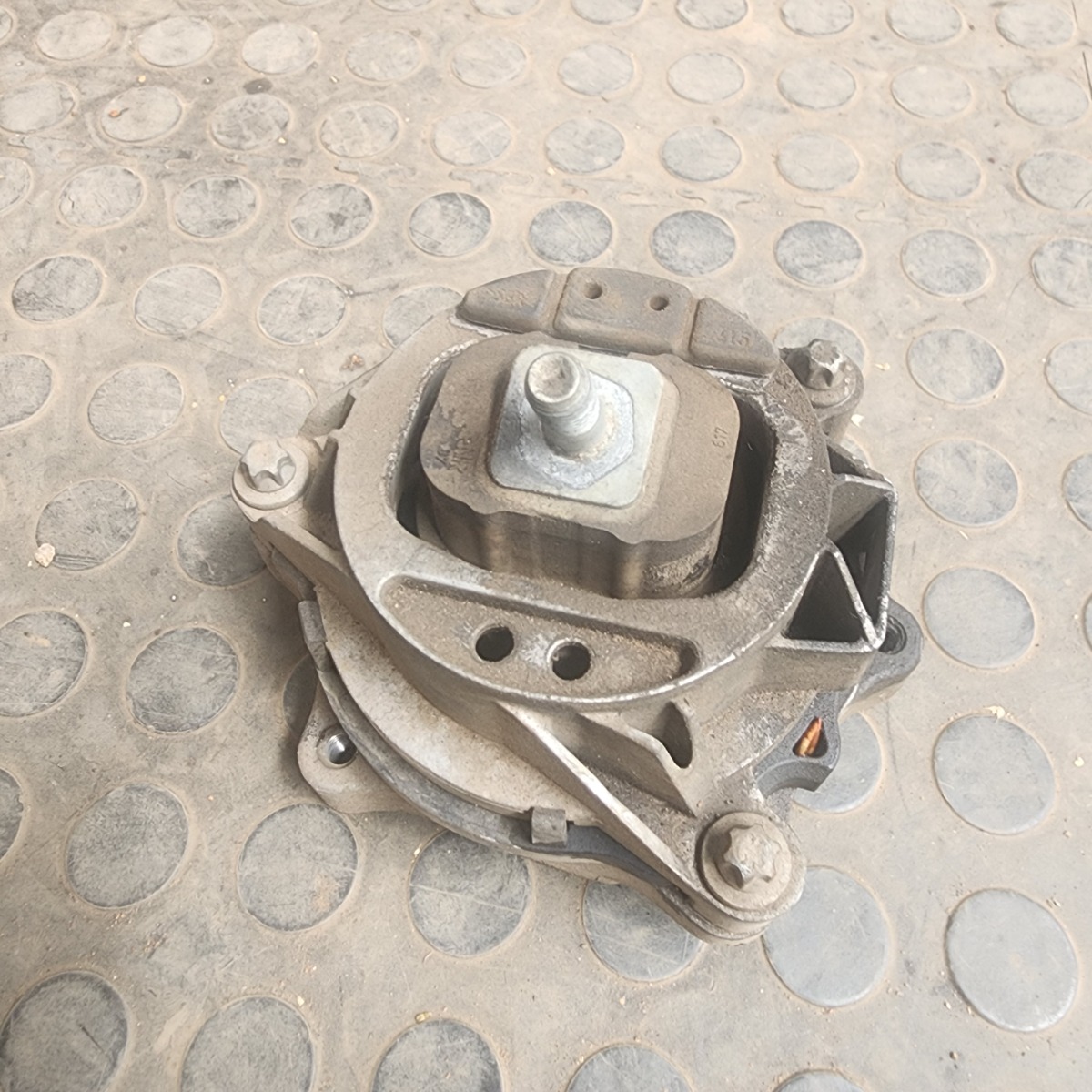 F22 LEFT ENGINE MOUNTING