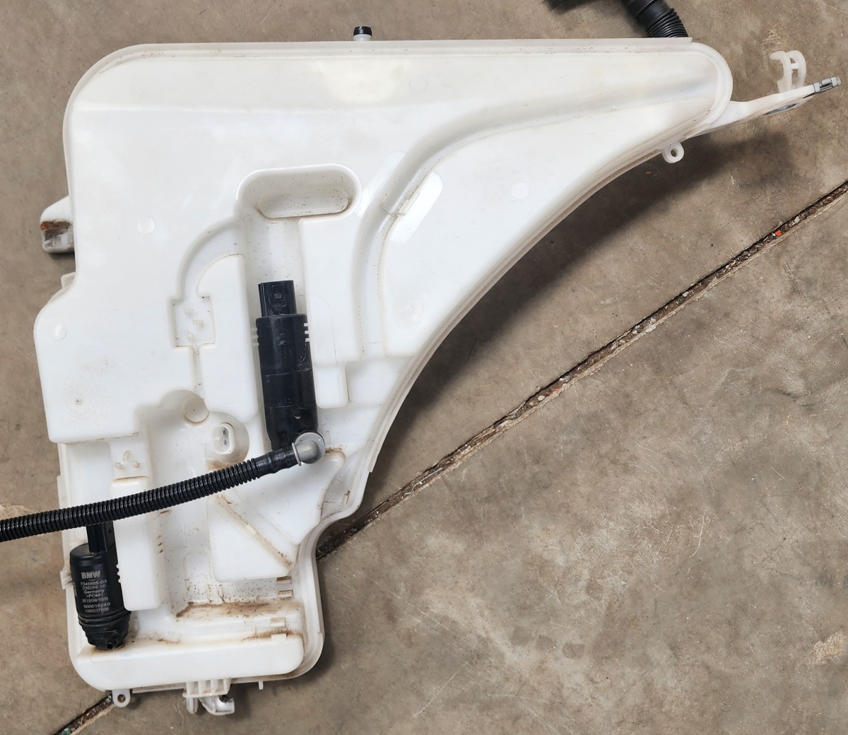 F22 WINDSCREEN WASHER BOTTLE