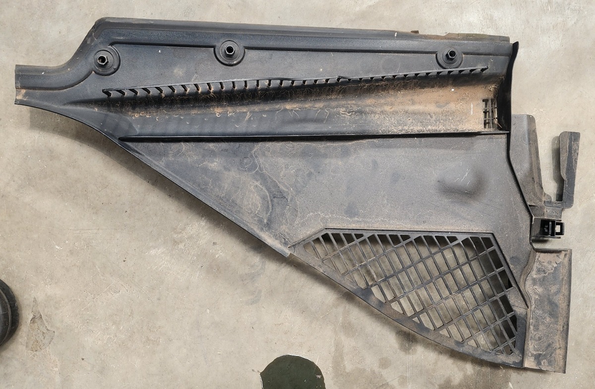 F22 LEFT WINDSCREEN COULING