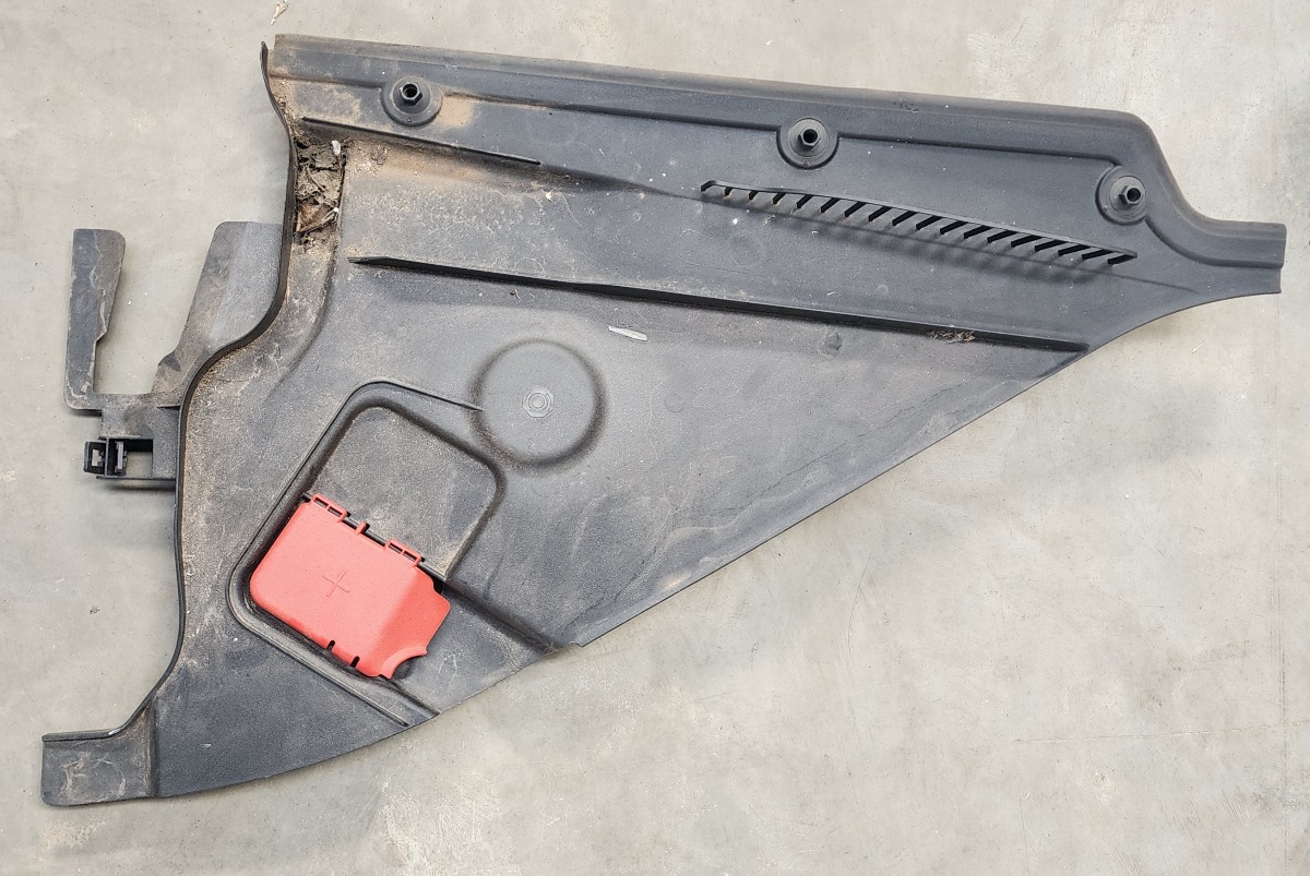 F22 RIGHT WINDSCREEN COULING