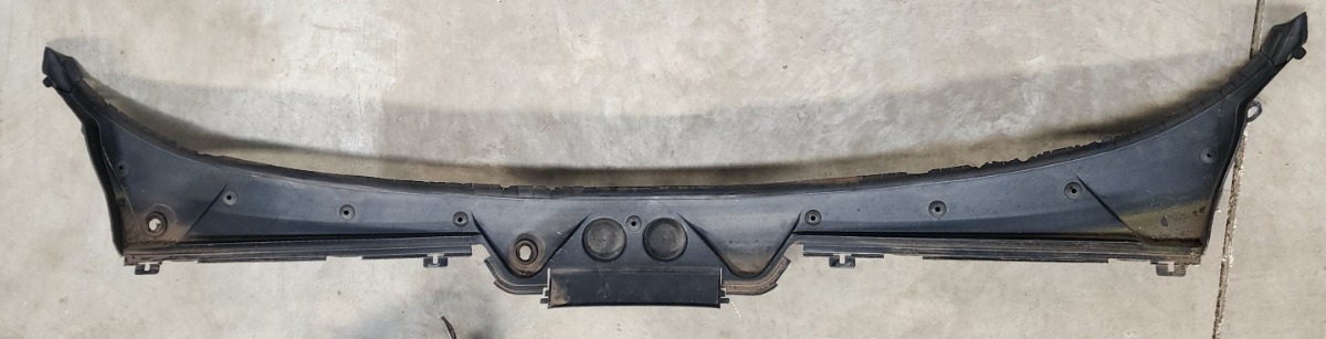 F22 CENTRE WINDSCREEN COULING