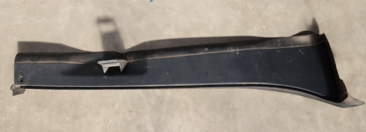 F22 BONNET SEAL LEFT