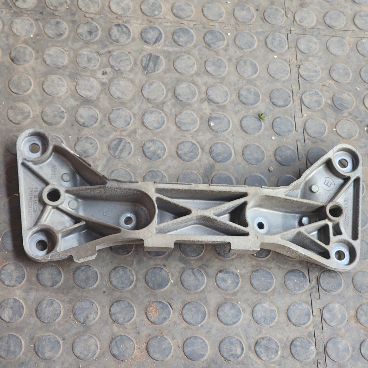 F22 GEARBOX MOUNTING