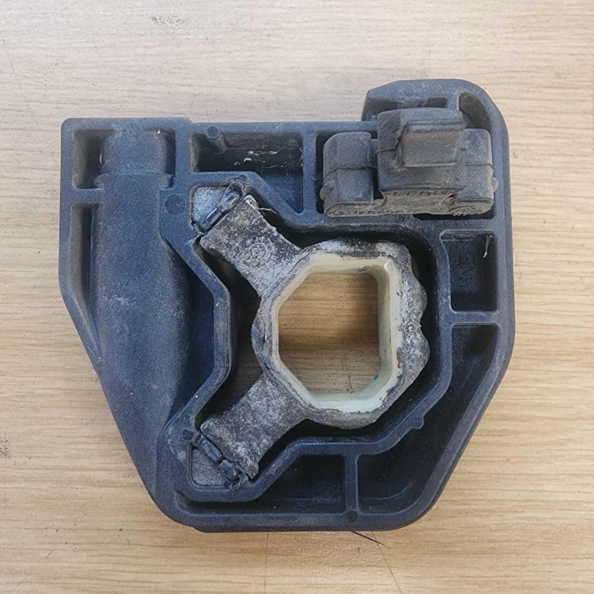F22 LEFT RADIATOR BRACKET