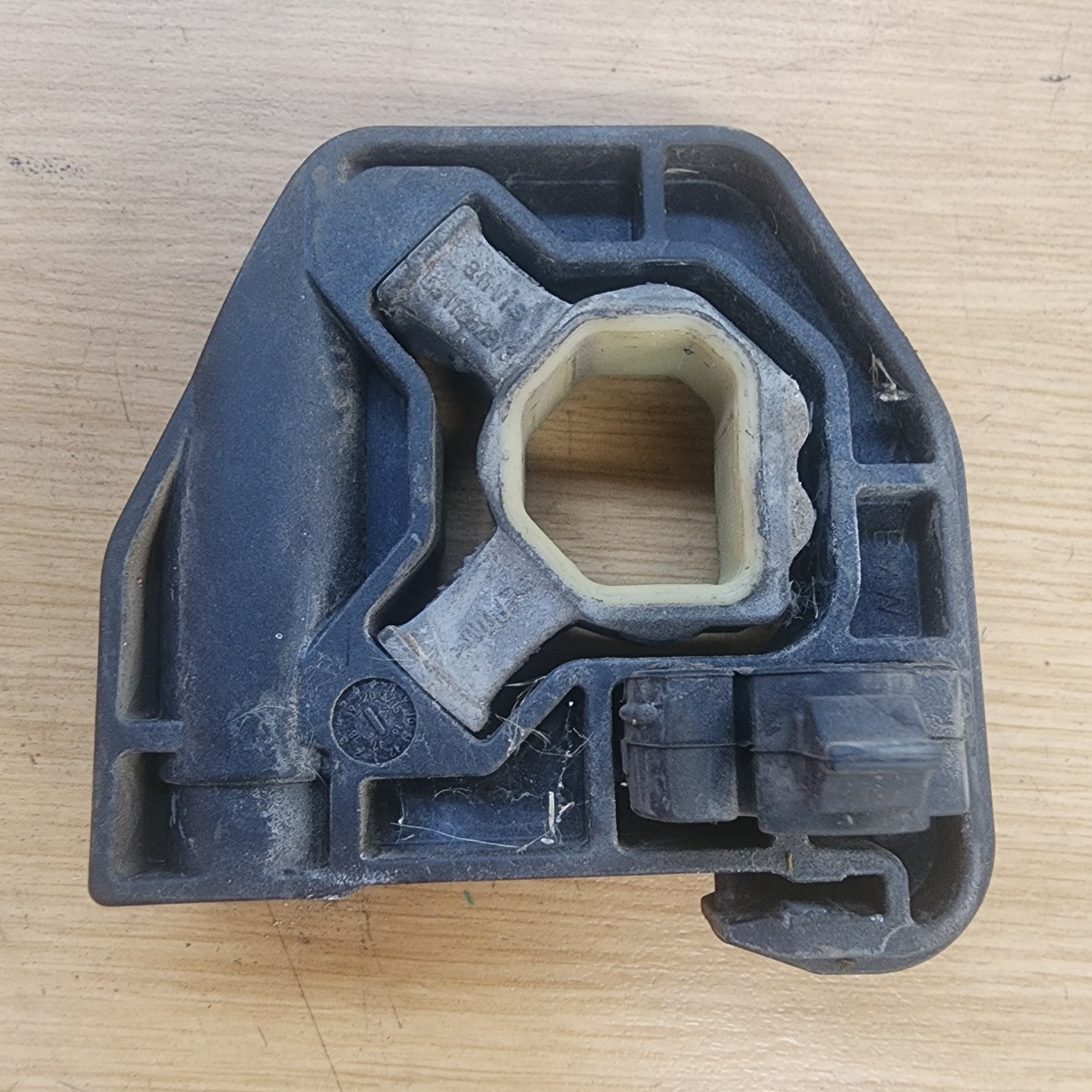 F22 RIGHT RADIATOR BRACKET