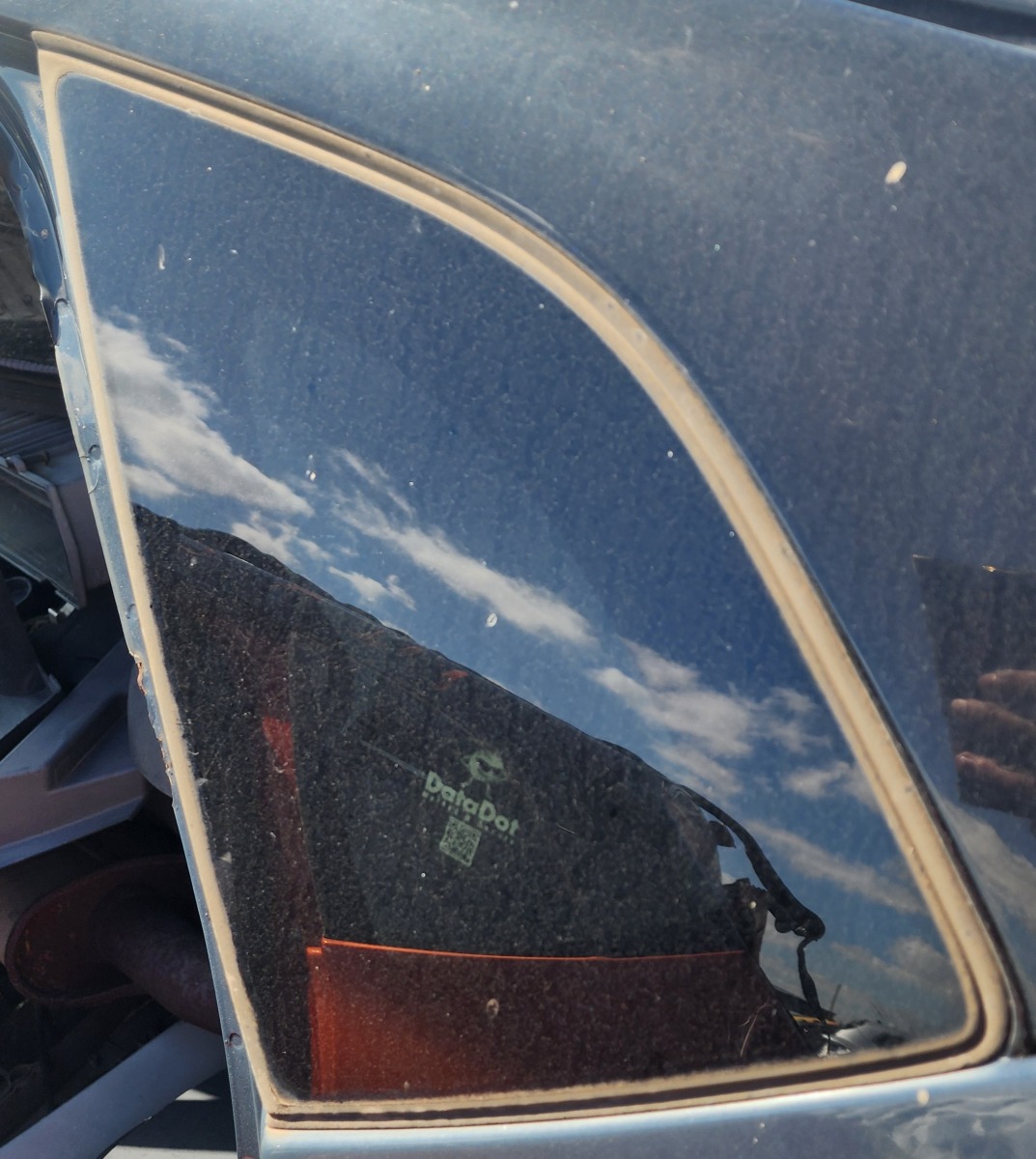 CAPTUR LEFT REAR BODY GLASS