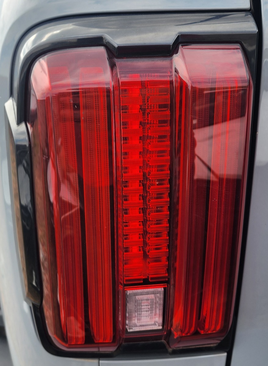 TANK 300 LEFT TAILLIGHT