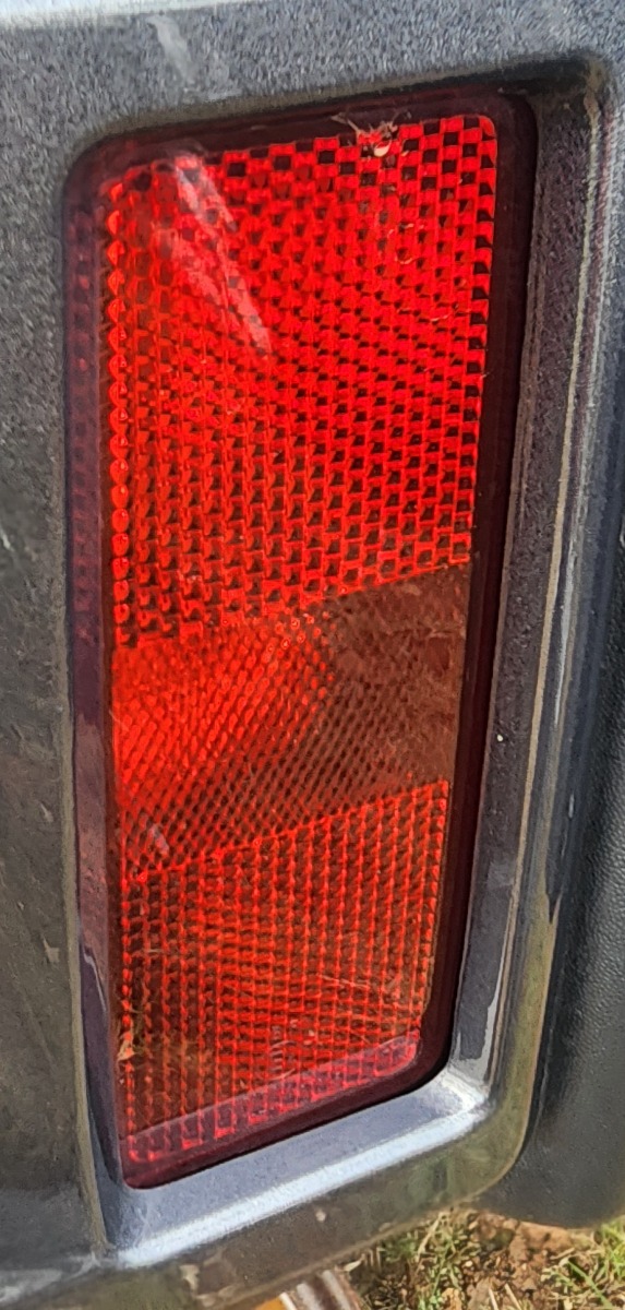 TANK 300 LEFT REAR REFLECTOR