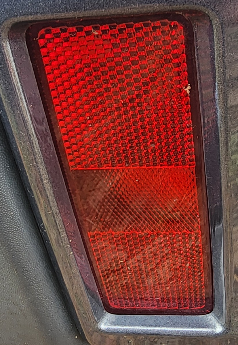 TANK 300 RIGHT REAR REFLECTOR