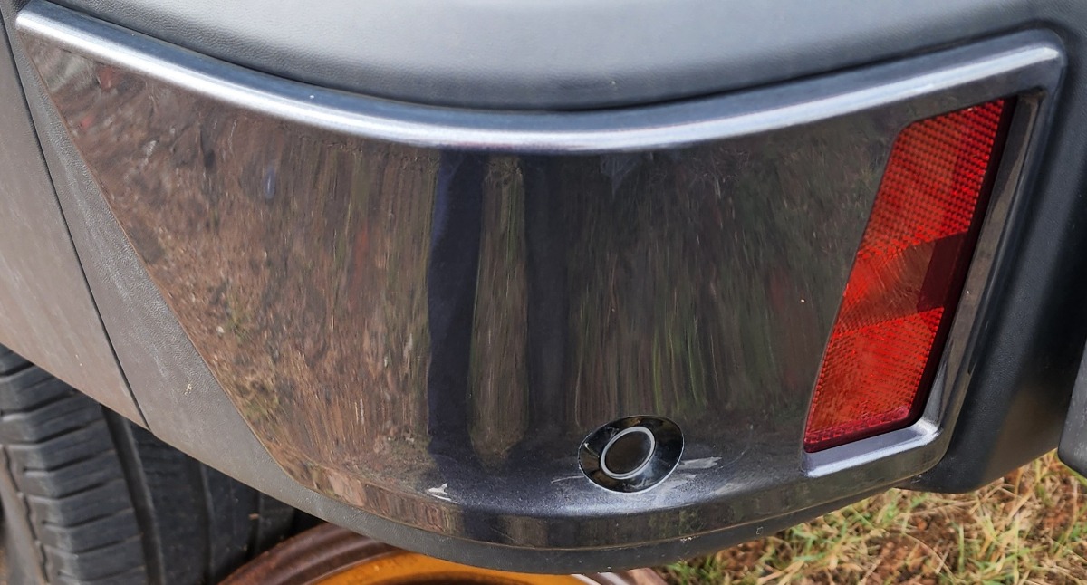 TANK 300 LEFT REAR FOGLIGHT COVER TRIM