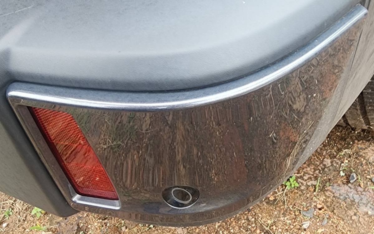TANK 300 RIGHT REAR FOGLIGHT TRIM