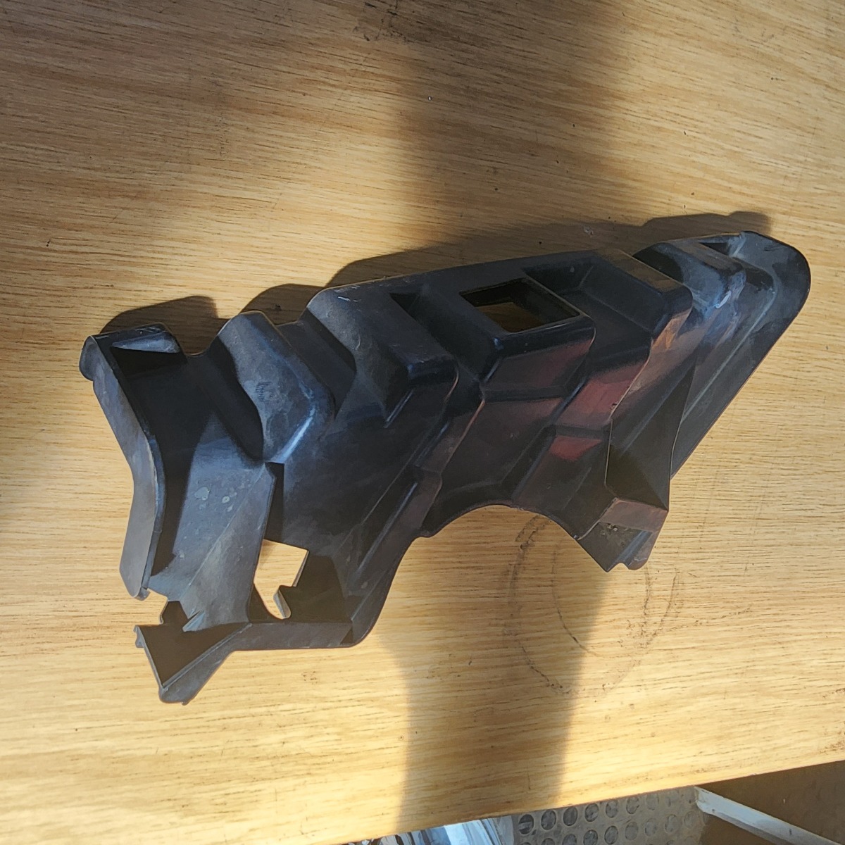 F22 RIGHT HEADLIGHT BRACKET