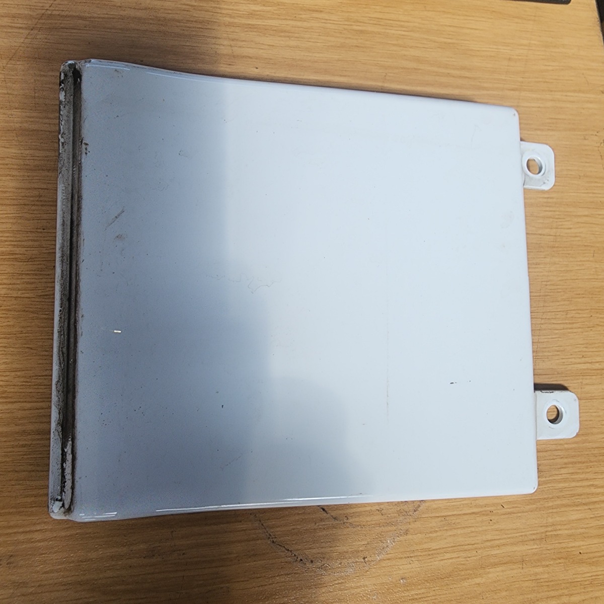 TRAFFIC FUEL FLAP TRIM